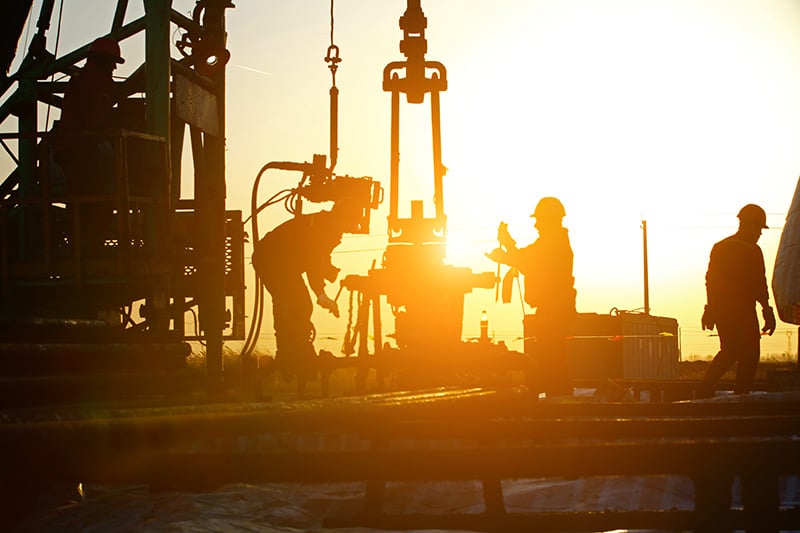oil-drilling-exploration-oil-workers-working