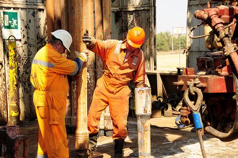 drilling-rig-workers drilling-rig-workers
