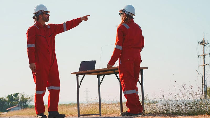 engineers-having-service-meeting