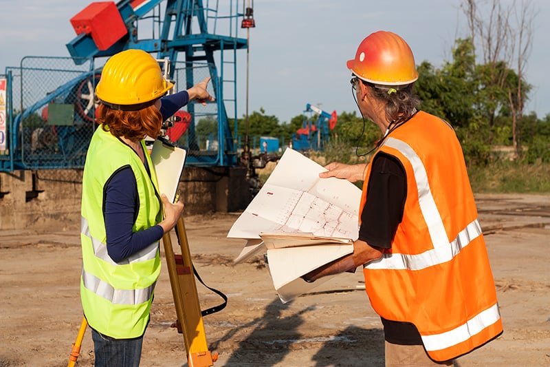 engineers-at-oil-pump