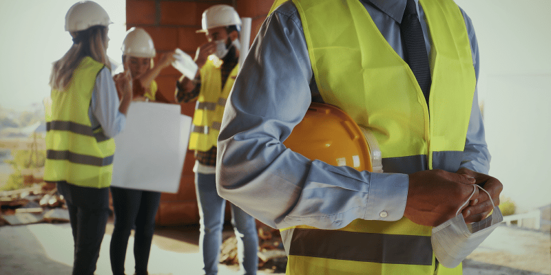 workers-receiving-gear-crew-link-kit