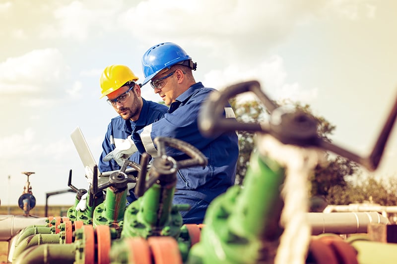 oil-engineers-checking-device